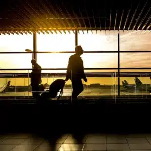 Conoce qué son los viáticos y todos los aspectos básicos relacionados con ellos, para que tus viajes de negocios sean ordenados y exitosos.