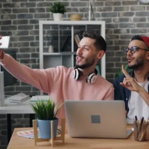 Conoce qué beneficios laborales son los que conquistan a la Gen Z, para que te sea posible atraer su talento y darle un toque fresco a tu empresa.