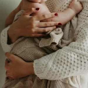 Descubre algunas soluciones que permitan impulsar a las mujeres en su carrera profesional sin verse afectadas por la maternidad.