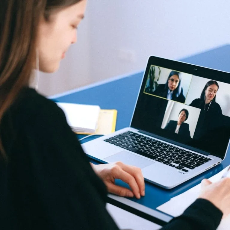 El onboarding es el pilar de una integración efectiva. Estas estrategias te ayudarán a preparar la mejor bienvenida digital desde el primer día.