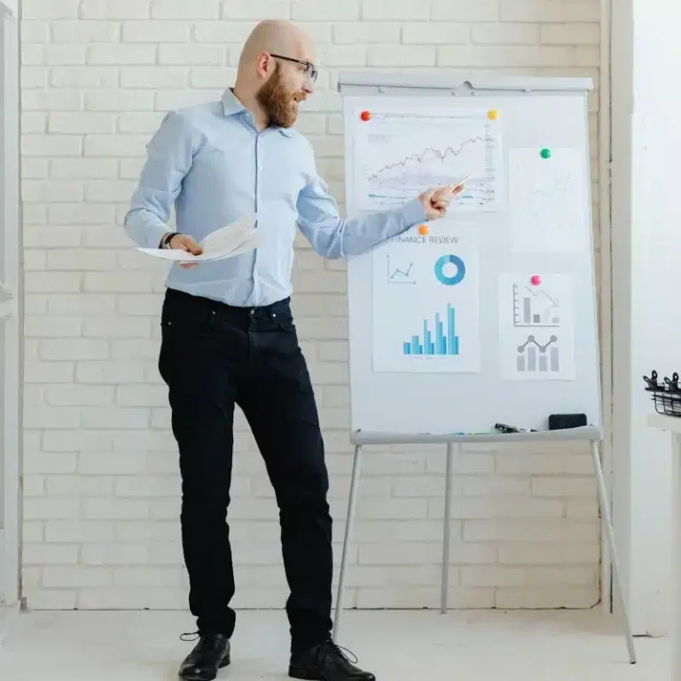 Aprende cómo la renuncia voluntaria de los empleados puede anticiparse y gestionarse con ayuda del análisis de datos.