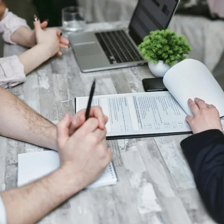 En el siguiente artículo, se explica a detalle qué es NSS, cómo y dónde aplica, además de otros detalles que son relevantes en la gestión de nómina.