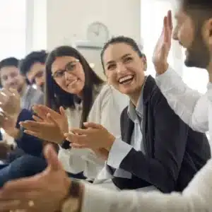 Conoce los pasos clave para un diagnóstico de clima laboral efectivo y activa tu plan para mejorar el ambiente de trabajo y reducir la rotación.