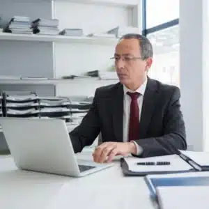 Descubre las diferencias entre el subsidio y las deducciones que se encuentran en el recibo de nómina para llevar una mejor gestión de los empleados.